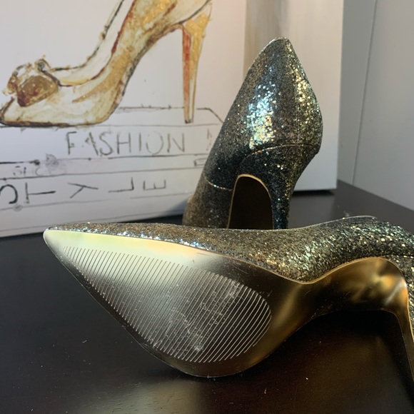 Shoedazzle Gold Glitter 9.5 5in heel - Picture 5 of 7